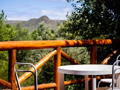 Cabañas en Nono: deck rústico, bosques, sierras, tranquilidad.