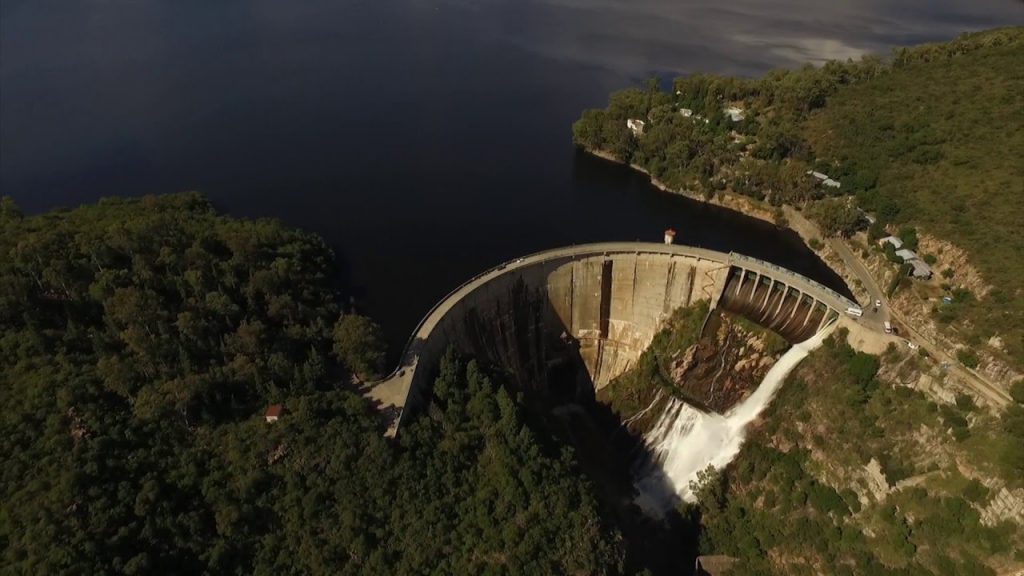 Dique Nono: ingeniería imponente y embalse natural.