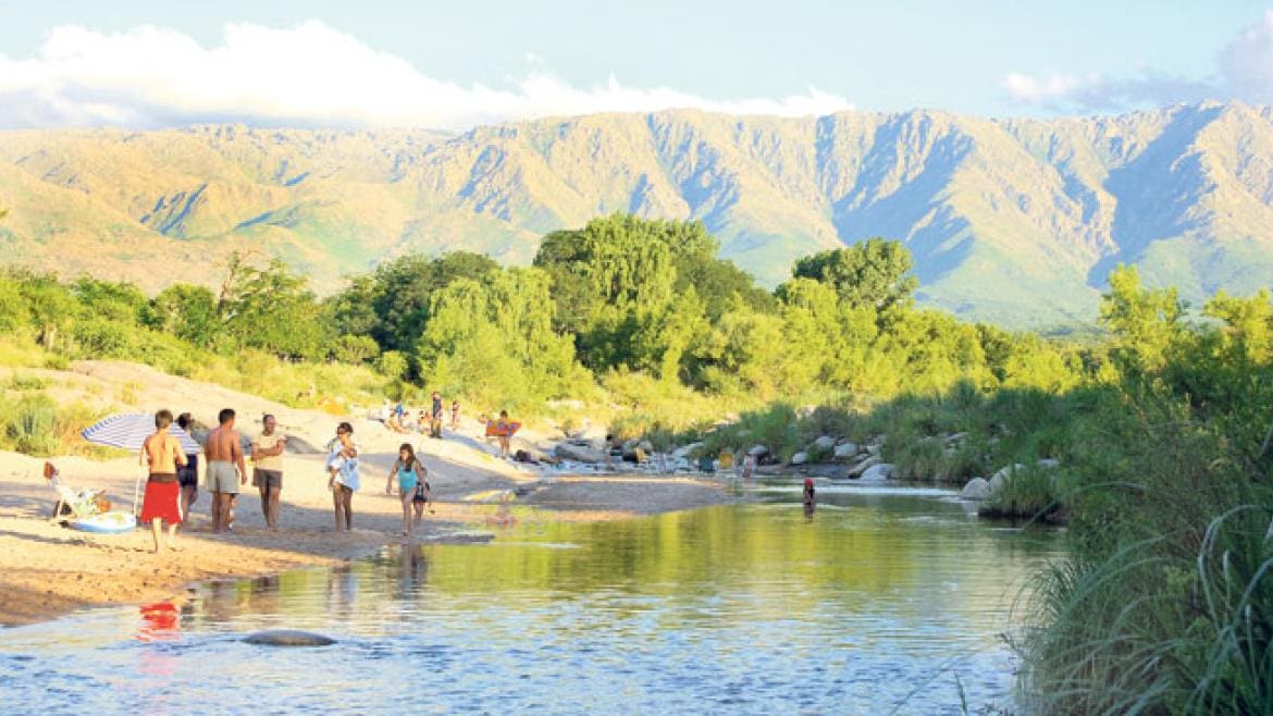 Relax en Nono: río, cabañas y vistas a las sierras cordobesas.